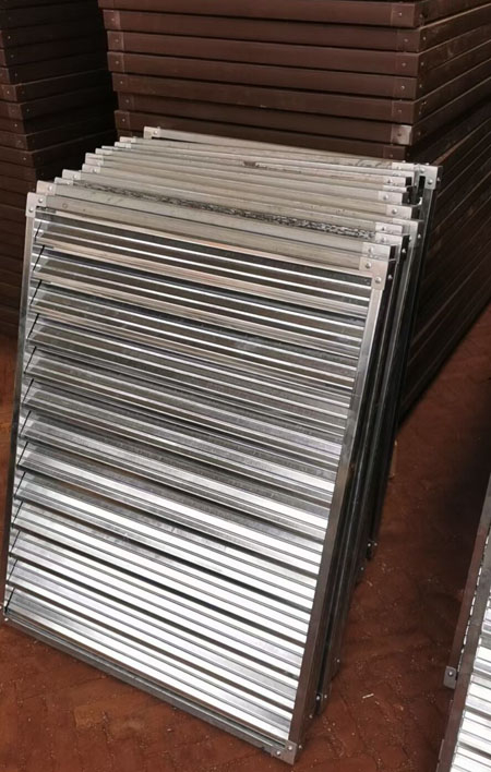铝合金百叶窗库存区